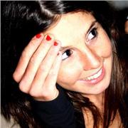 Da personal trainer aiuto le persone a raggiungere il proprio obiettivo di benessere.
Da docente fornisco aiuto compiti.